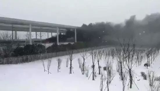 突發(fā)！青島開往杭州G281次高鐵著火 原因正在調(diào)查（有圖有視頻） 